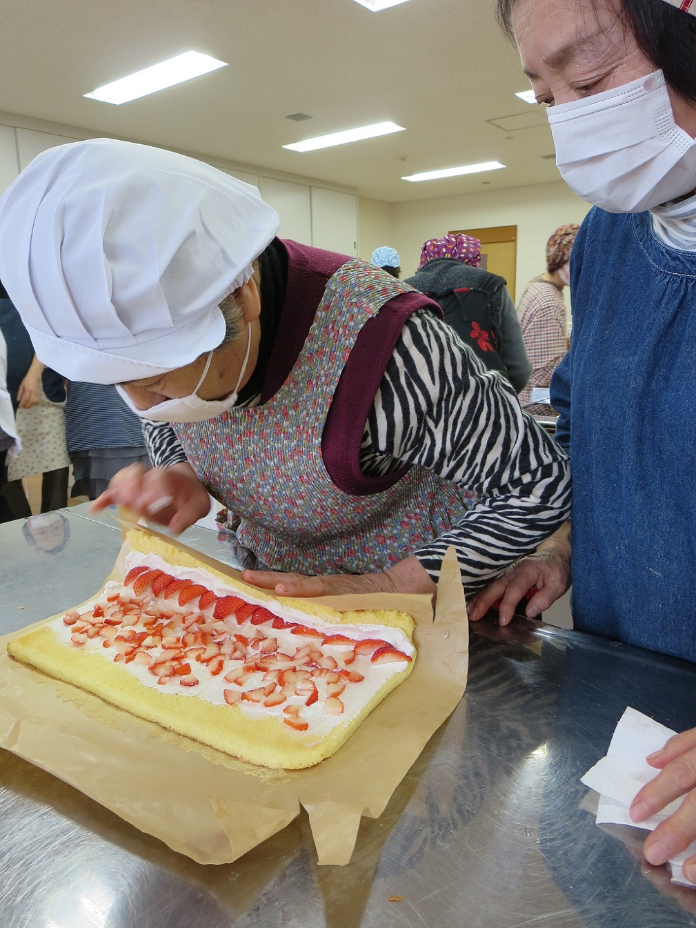 旬の苺でロールケーキ作り Ja広島県女性組織協議会